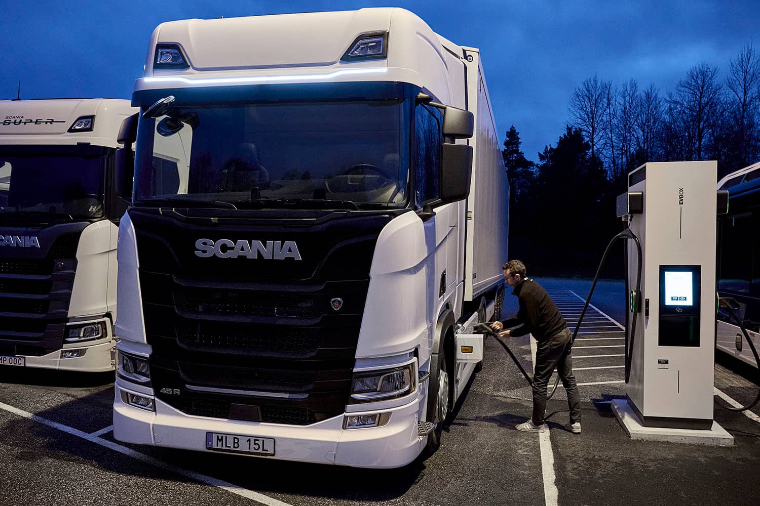 IUK 070224 ScaniaElectricHGVCharging
